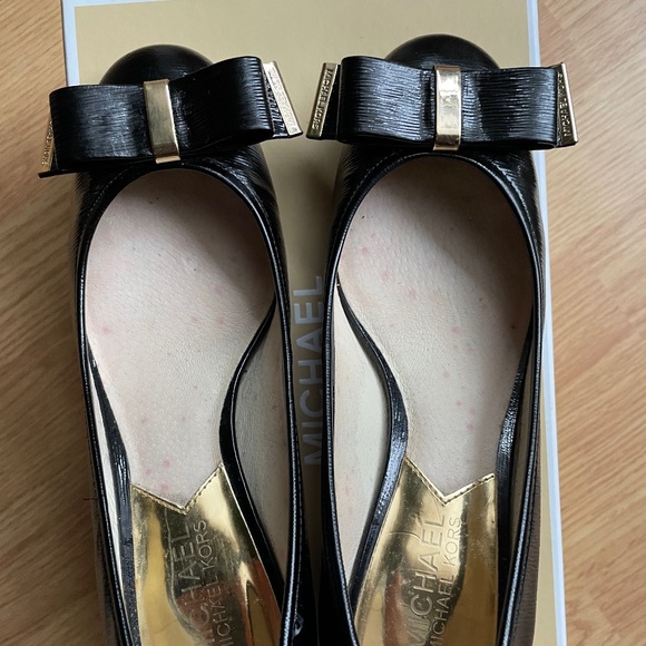 Michael Kors Women's Kiera Mid Pump Black Patent Saffiano - Picture 2 of 6